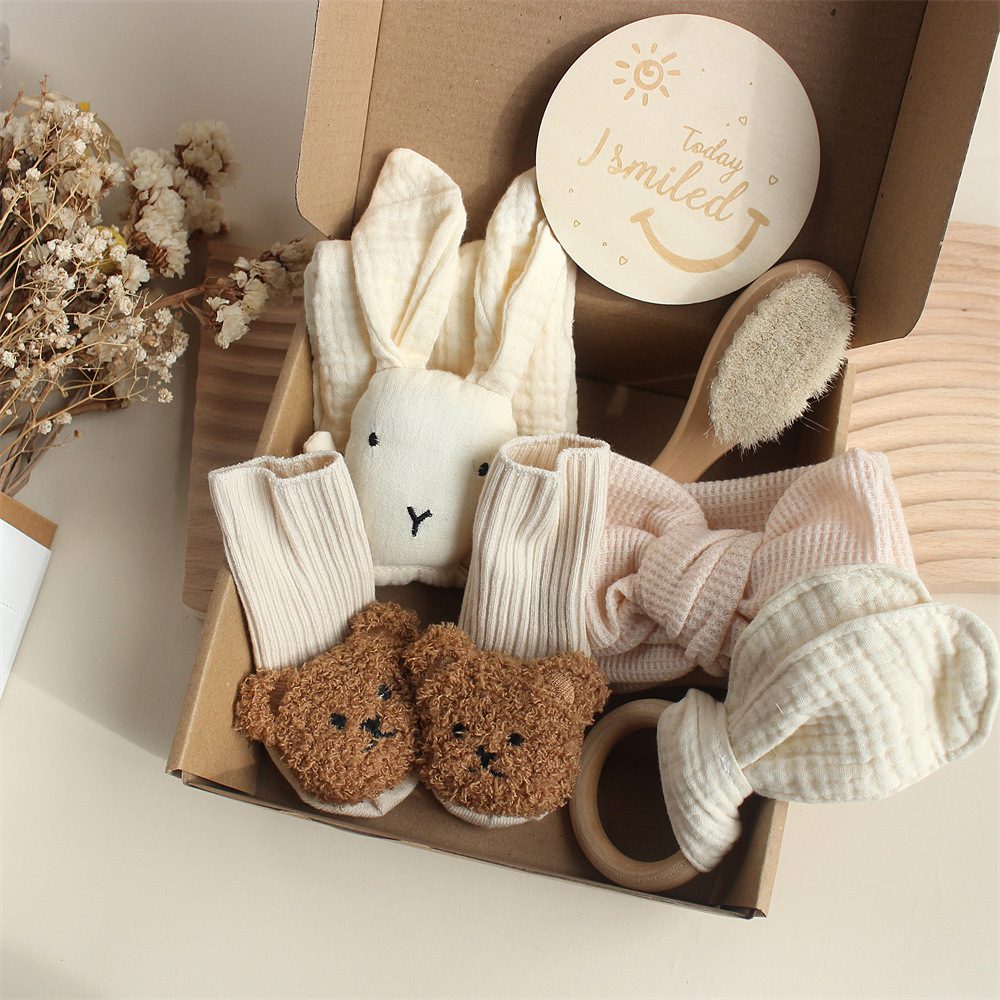 Newborn Gift Box Set – Bear Smile Edition White bunny-themed newborn gift box set with bear socks, teether, brush, and “Today I smiled” plaque.